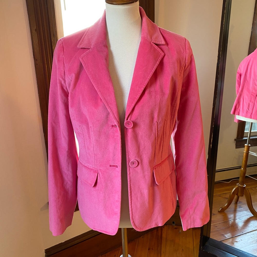 Villager Liz Claiborne size 8 pink velvet blazer
